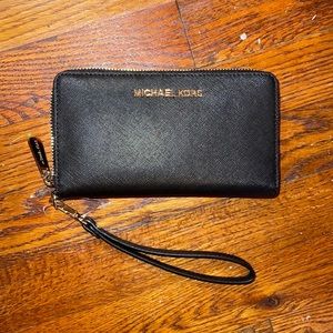 Michael Kors Saffiano Leather Large Multifunction Wristlet